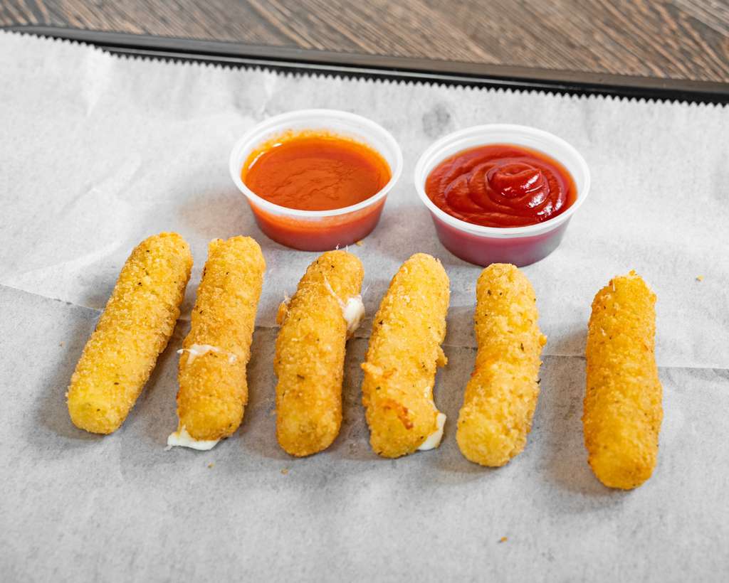 Mozzarella sticks with marinara and ketchup
