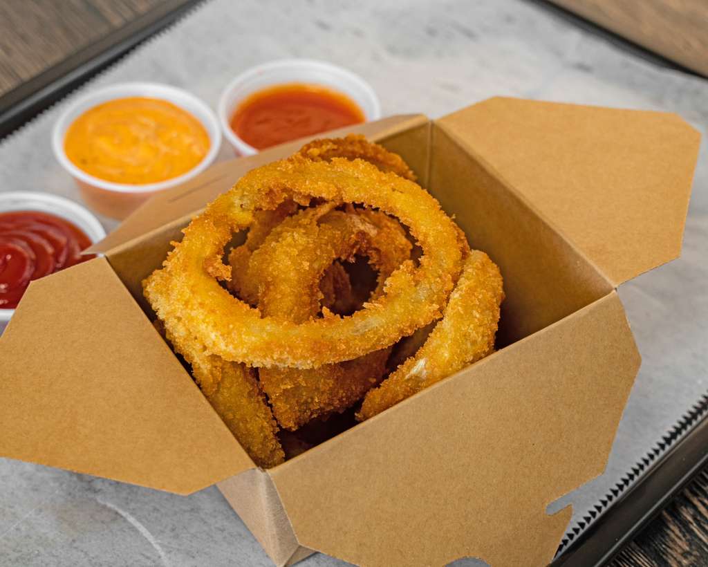 Golden onion rings with dipping sauces